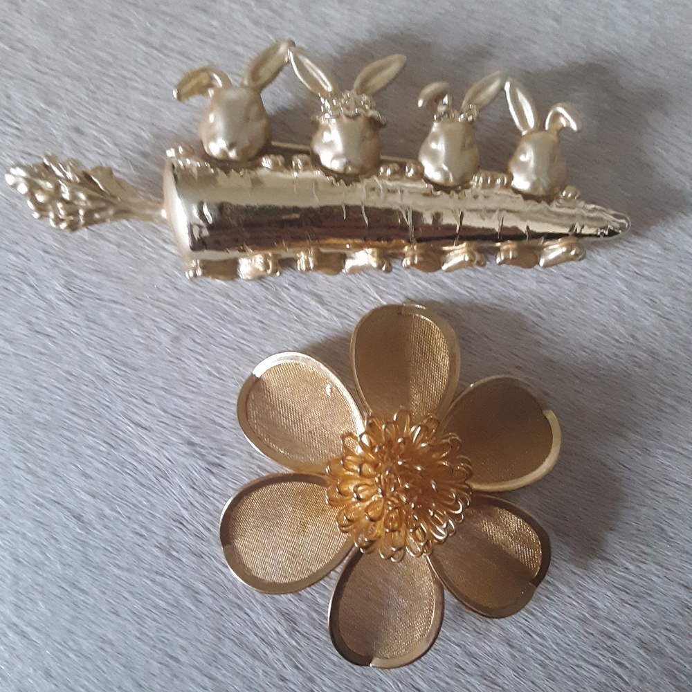 Vintage 2 Brooch Pin Spring Season Set